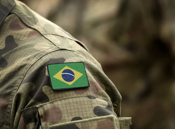 Vlag van Brazilië op militair uniform (collage)). — Stockfoto