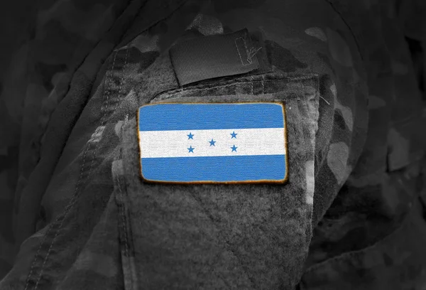 Bandeira de Honduras em uniforme militar . — Fotografia de Stock