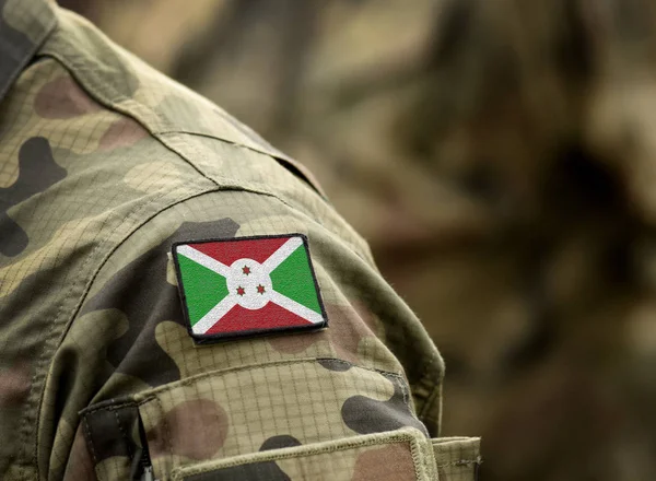 Σημαία Μπουρούντι με στρατιωτική στολή. — Φωτογραφία Αρχείου