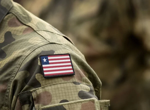 Liberijská vlajka na vojenské uniformě. — Stock fotografie