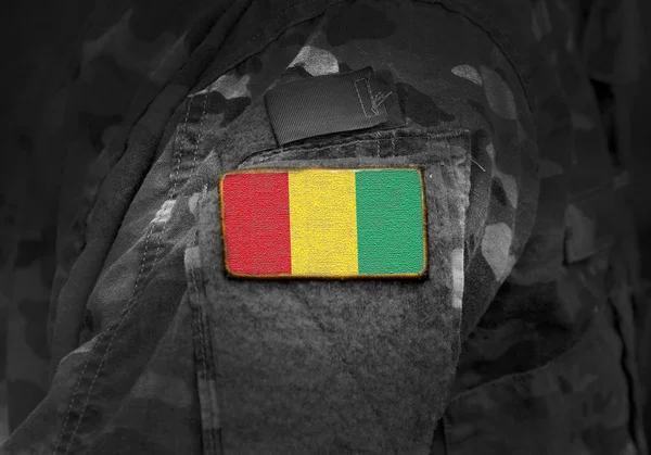 Vlag van de Republiek Guinee inzake militair uniform. — Stockfoto