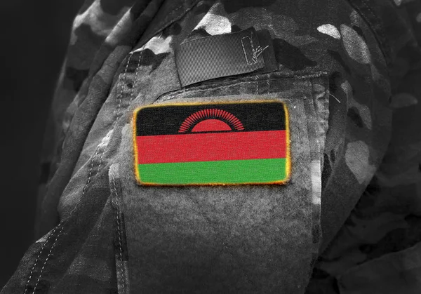 Drapeau du Malawi en uniforme militaire. Armée, troupes, soldats . — Photo