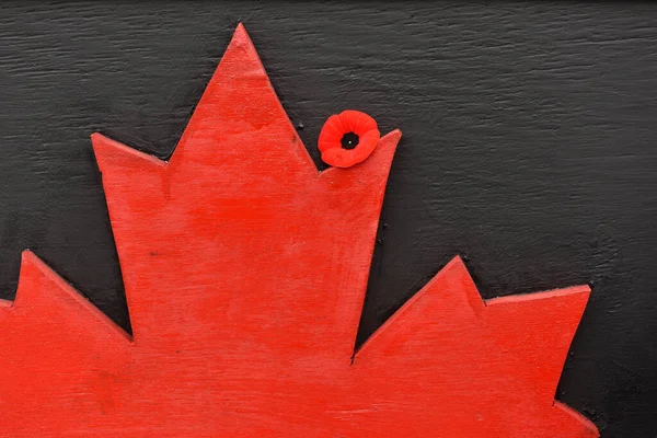 Dřevěný List Kanady Mák Den Vzpomínek Den Máku Canada Day — Stock fotografie