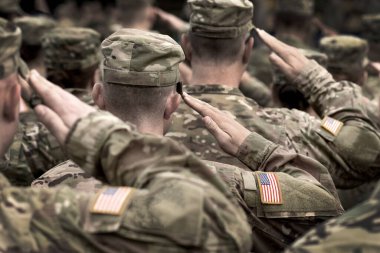 Amerikan askeri selamı. Amerikan ordusu. Amerikan ordusu mensubu. Gaziler Günü. Anma günü. Birleşik Devletler Silahlı Kuvvetleri 'nden. Amerika Birleşik Devletleri 'nin askeri güçleri.
