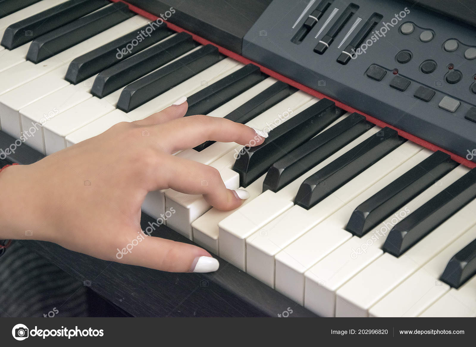 How to learn to play the synthesizer How to learn to play the synthesizer