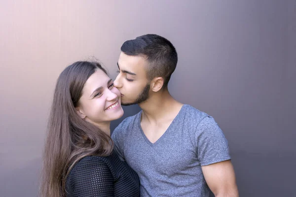 Vriend en vriendin samen tijd doorbrengen — Stockfoto