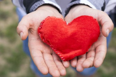 Aşk çocuk avuç içi parlak sembolü