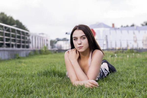 Charming model resting in park — Stock Photo, Image