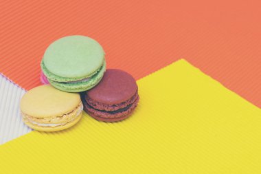 Üç renkli lezzetli kurabiye kek