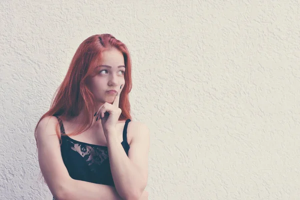 Thoughtful girl looking away — Stock Photo, Image