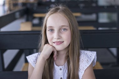 Sokak Cafe muhteşem mavi gözlü Bayan