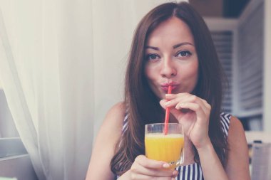 Lezzetli içeceğinizi Bayan