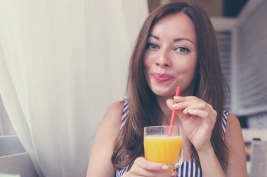 Lezzetli portakal suyu zevk modeli