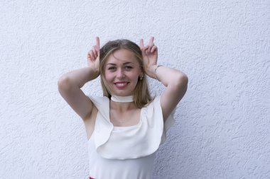 Kırmızı dudaklar ile muhteşem Bayan