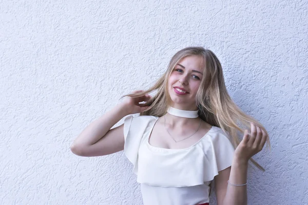 İyi bir ruh hali içinde muhteşem Bayan