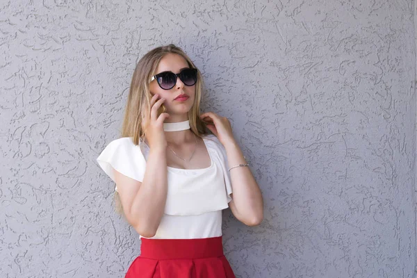 Elegant lady in fashionable outfit — Stock Photo, Image