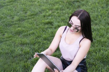 Tablet pc ile serbest zaman zevk çekici modeli