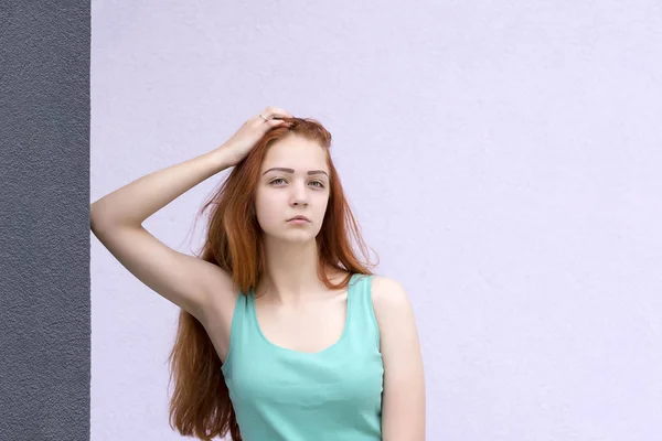 Red hair model looking at camera. Portrait photo with copy space. — Stock Photo, Image