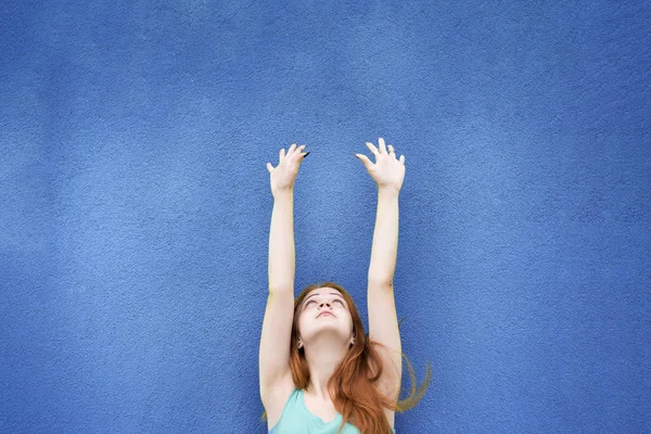 Red hair charming girl with hands up — Stock Photo, Image