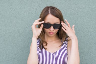 Muhteşem bakışta güzel kız