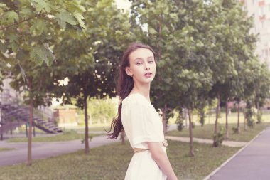 Pozitif Bayan mutlu hissediyor