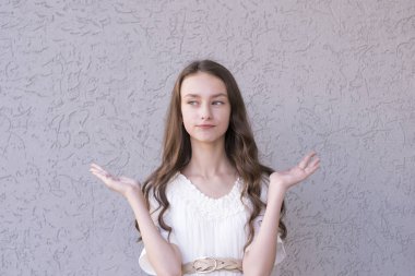 Çok güzel esmer kız bir şey teşvik