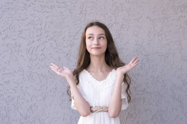 Esmer kız bir şey teşvik