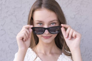 Kız muhteşem bakışta