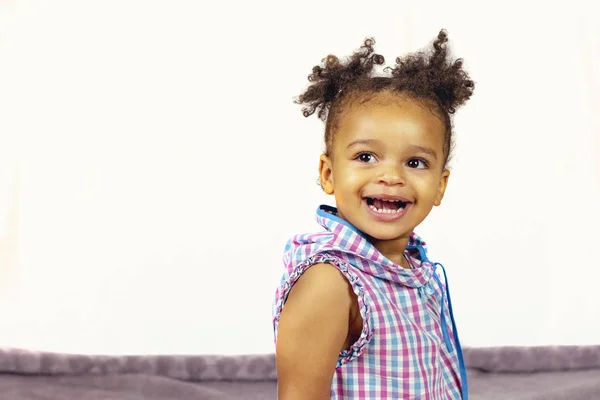 Hermoso niño sonriendo —  Fotos de Stock