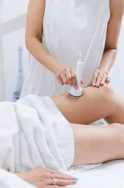 Terapia Massagem Ultrassônica Beleza Salão Celulite — Fotografia de Stock