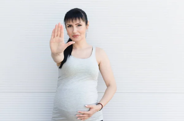 Mooie Zwangere Vrouw Tonen Stoppen Met Haar Hand — Stockfoto