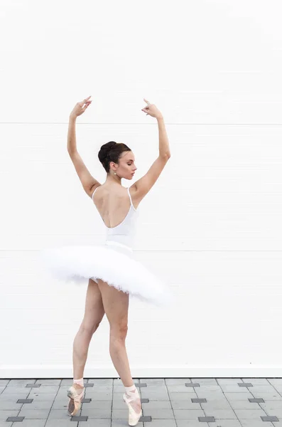 Jovem Bela Prática Bailarina Ballet Para Fazer Pirueta — Fotografia de Stock