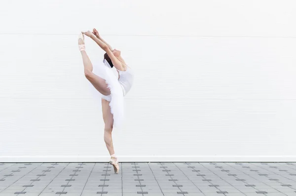 Vista Lateral Clássica Bailarino Bela Bailarina Graciosa Branco Tutu Prática — Fotografia de Stock