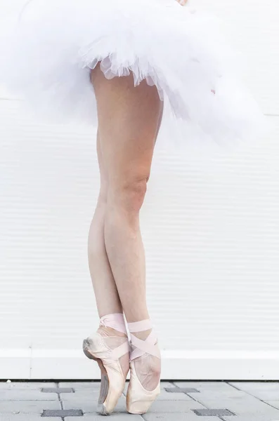 Close Ballerina Legs Standing Pointe Shoes — Stock Photo, Image