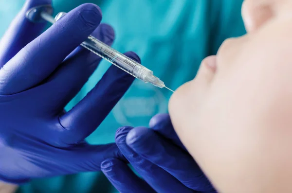 Close Doctor Doing Botox Procedure Female Patient — Stock Photo, Image