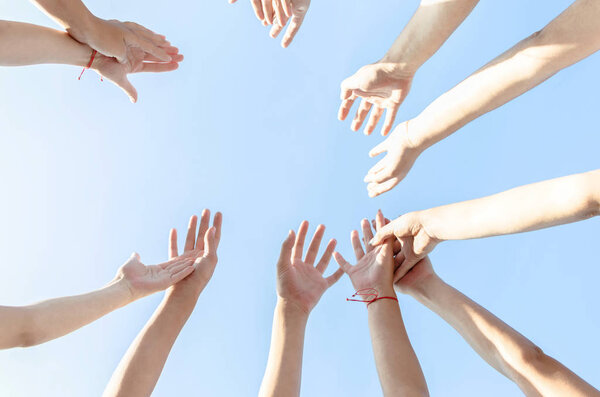 Приветствие команды снизу, место для текста
.