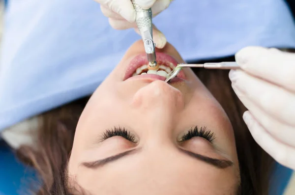 View Young Patient Dentist Office Getting Her Teeth Polished Prophylactic — Stock Photo, Image