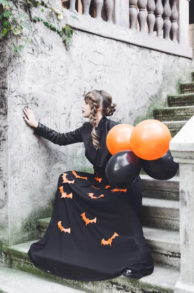 Portret Van Jonge Mooie Vrouw Gekleed Halloween Kostuum Poseren Met — Stockfoto