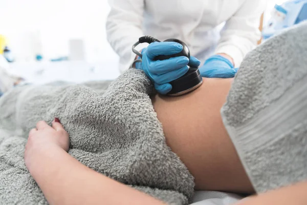 Primer Plano Paciente Femenina Tratamiento Cavitación — Foto de Stock