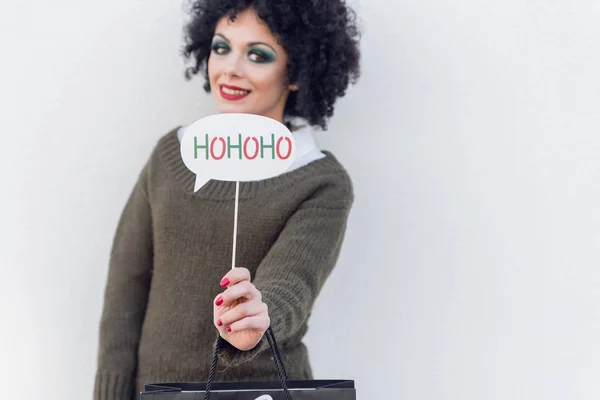 Mujer Joven Posando Con Accesorios Navidad Bolsa Regalo — Foto de Stock