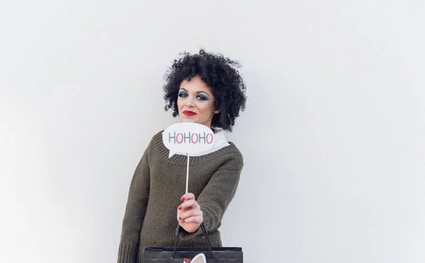 Mujer Joven Posando Con Accesorios Navidad Bolsa Regalo — Foto de Stock