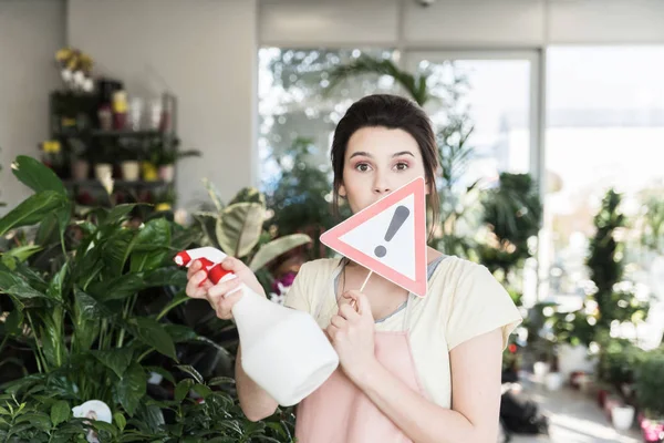 Jeune Fleuriste Sérieuse Préoccupée Par Les Insectes Les Maladies Des — Photo