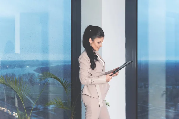 Businesswoman Holding Documents Standing Office Window — Stock Photo, Image