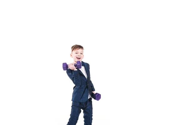 Χαριτωμένο Χαρούμενα Γοητευτικό Αγόρι Στο Επαγγελματικό Κοστούμι Κρατώντας Μεγάλα Βάρη — Φωτογραφία Αρχείου