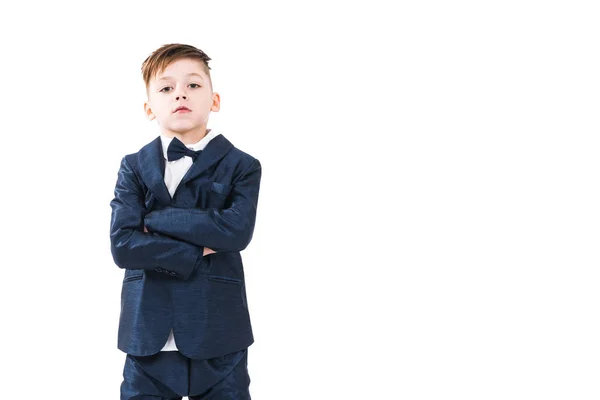 Χαριτωμένο Μικρό Γοητευτικό Αγόρι Φορώντας Κομψό Κοστούμι Παπιγιόν Και Βλέπουν — Φωτογραφία Αρχείου