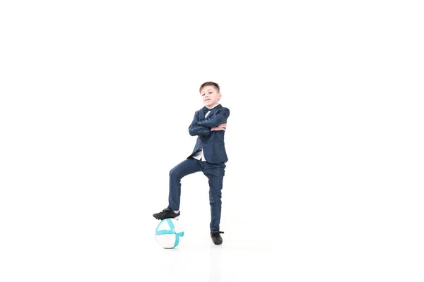 Succesvolle Kleine Vrolijke Jongen Voetbalcoach Met Bal — Stockfoto