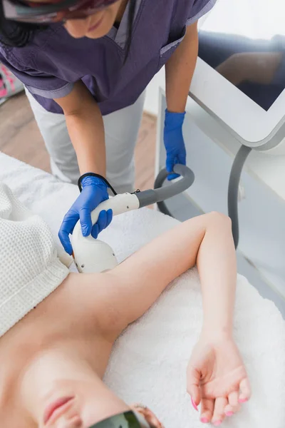 Bijgesneden Foto Van Oksel Laserontharing Procedure Dermatologie Beauty Center — Stockfoto