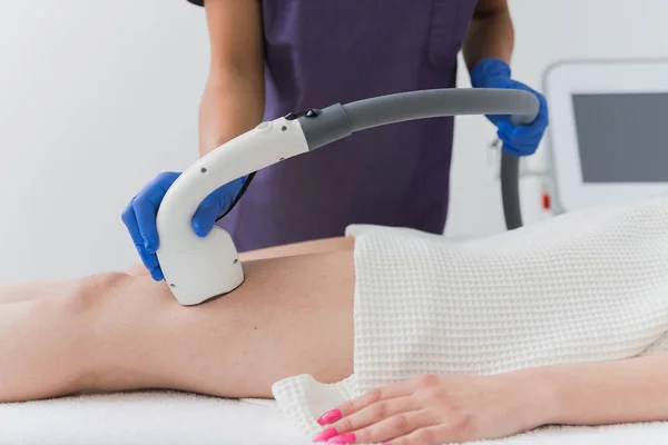 Close up of female thigh during hair removal treatment with laser technique — Stock Image Close Female Thigh Hair Removal Treatment Laser Technique Stock Photo