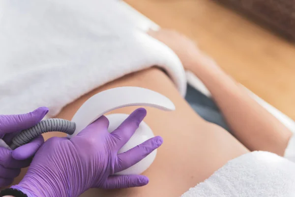 Primer Plano Mujer Que Tiene Tratamiento Radiofrecuencia Multipolar Para Formación — Foto de Stock