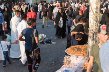 Bağdat, Irak - 06 Temmuz 2019: Bağdat 'taki birçok kişinin sokak fotoğrafları